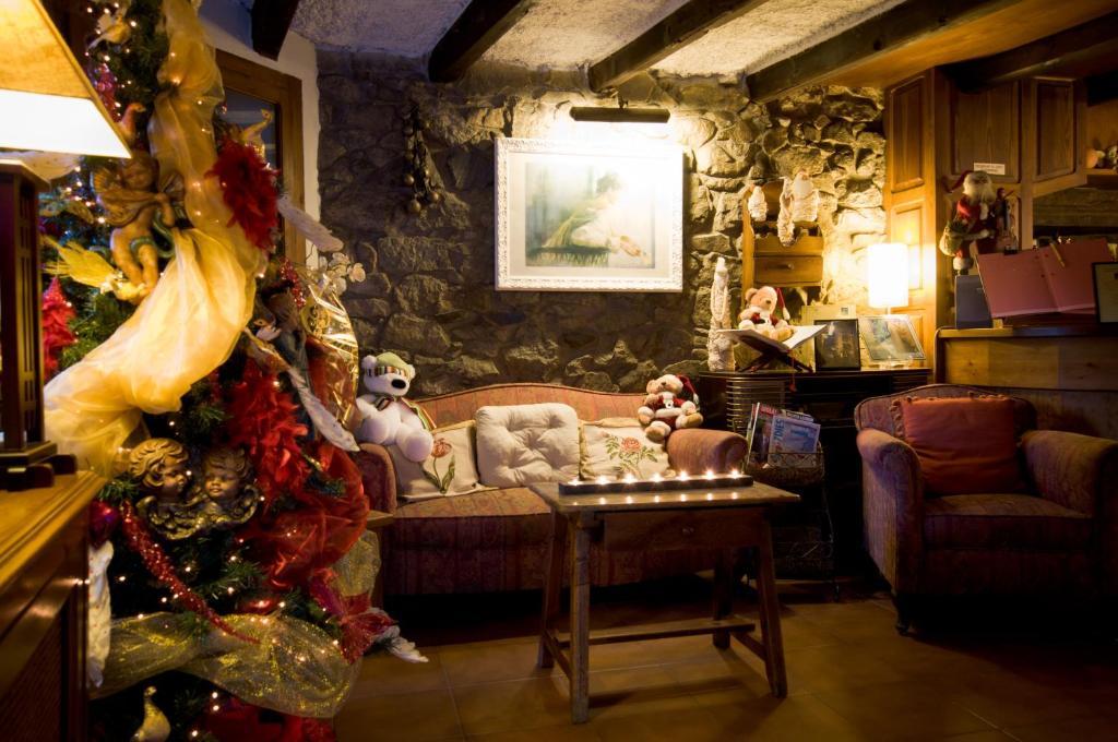 Hostal Cisco De Sans Andorra la Vella Bagian luar foto